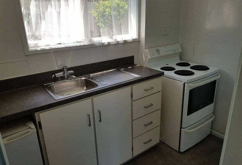 Courtesy Court Motel