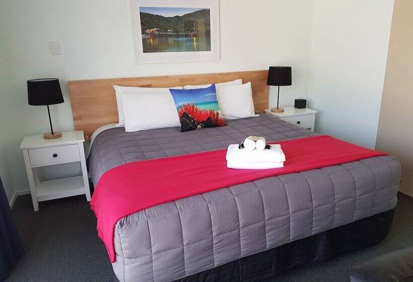 Courtesy Court Motel