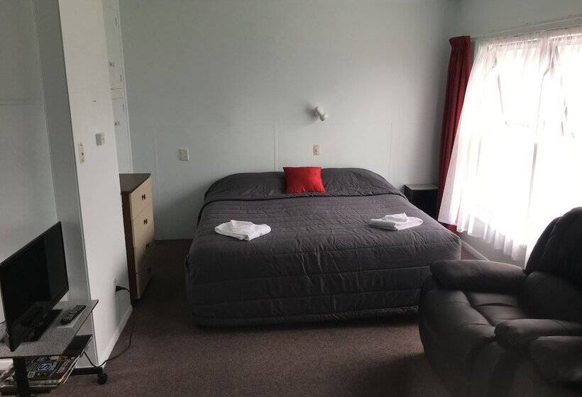 Courtesy Court Motel