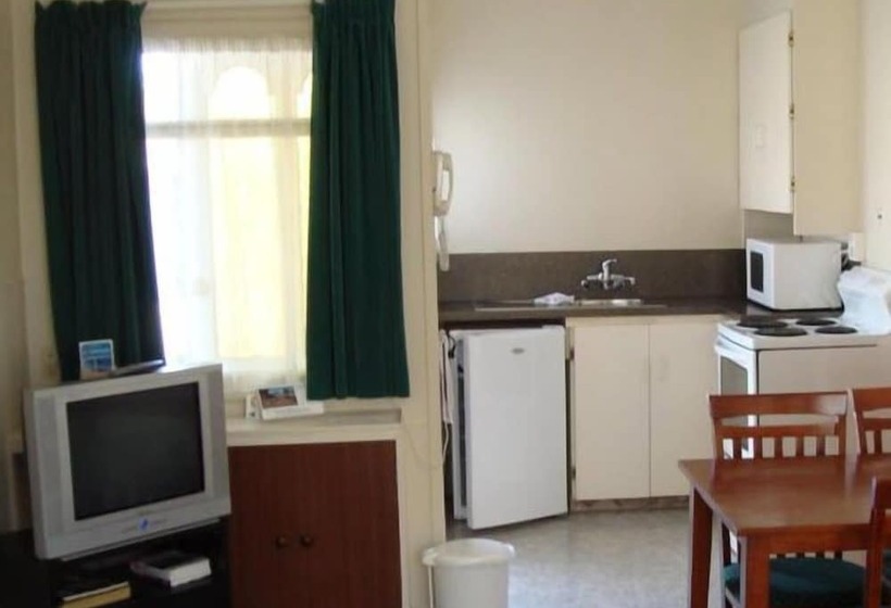 Courtesy Court Motel