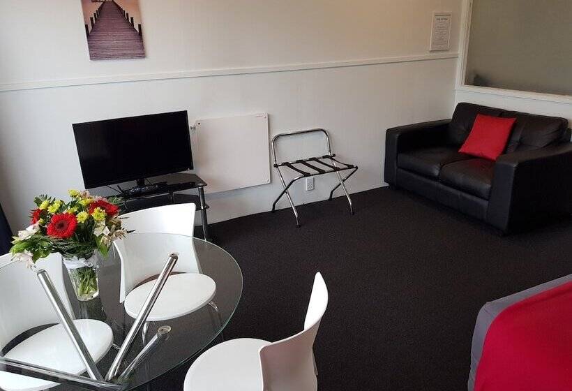 Courtesy Court Motel