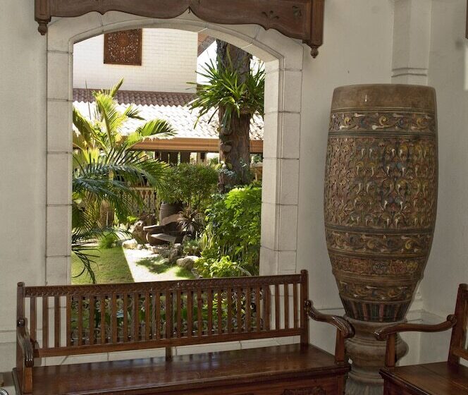 Hotelli Costabella Tropical Beach