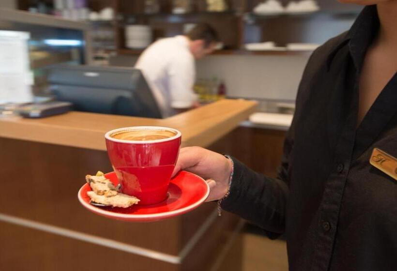 Rutherford Hotel Nelson   A Heritage