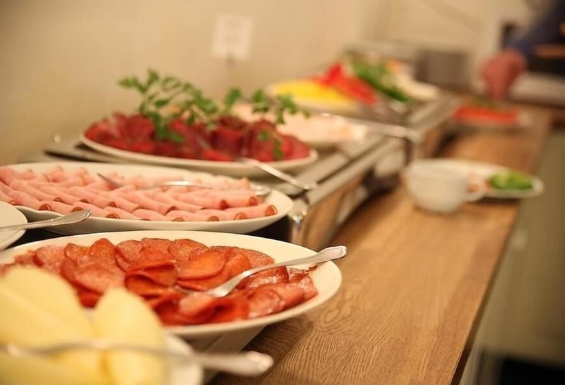 Queen S Hotel By First Hotels