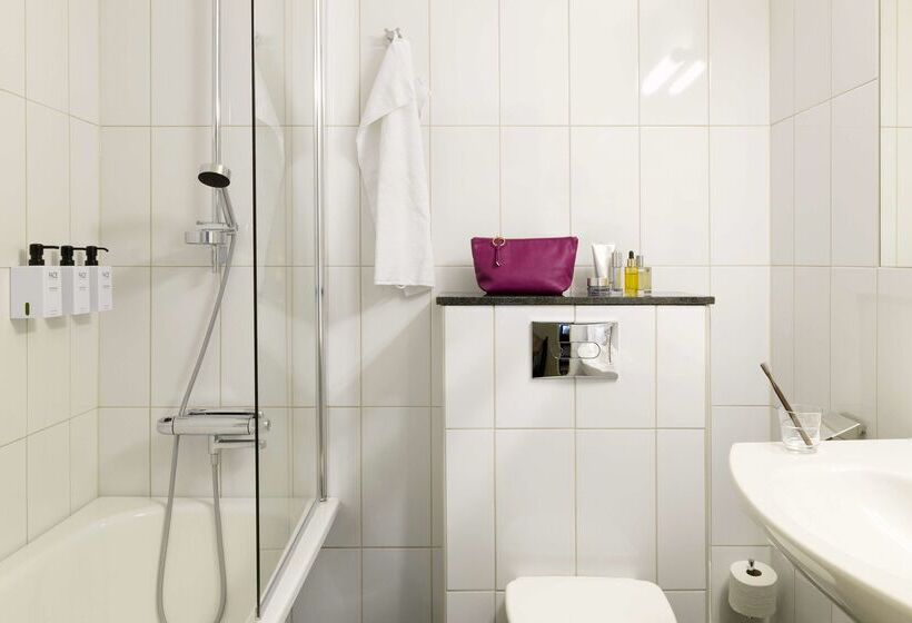 هتل Scandic Orebro Vast