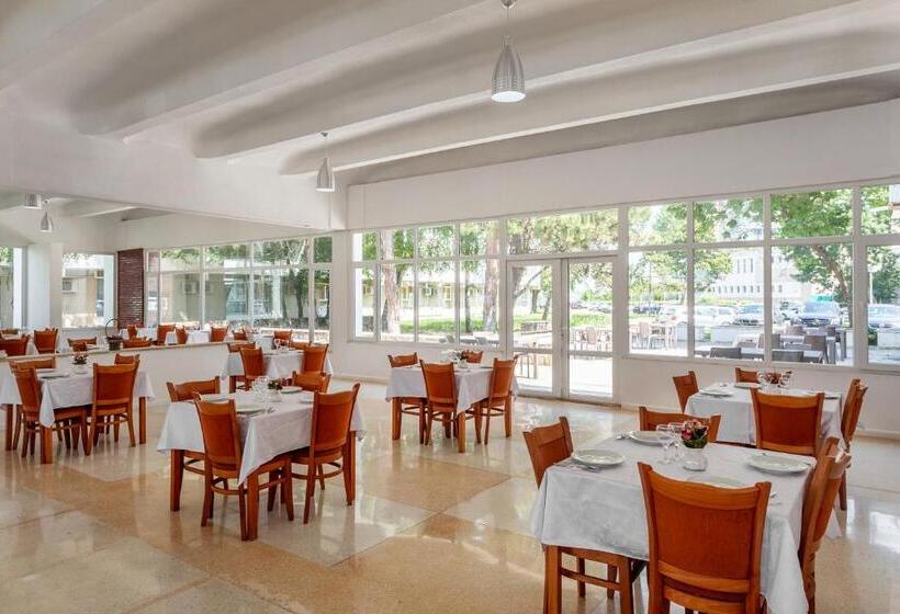 Hotel Siret Saturn