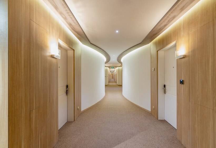 هتل Carlton Al Moaibed