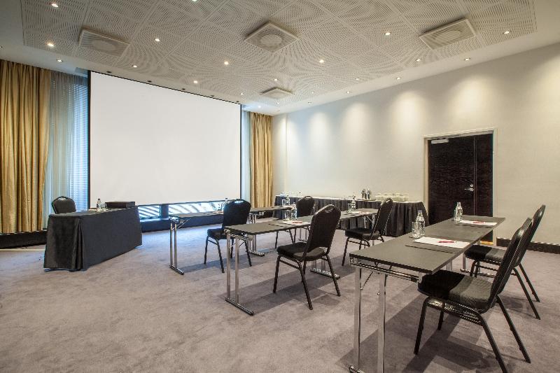 בית מלון כפרי Crowne Plaza Helsinki   Hesperia, An Ihg