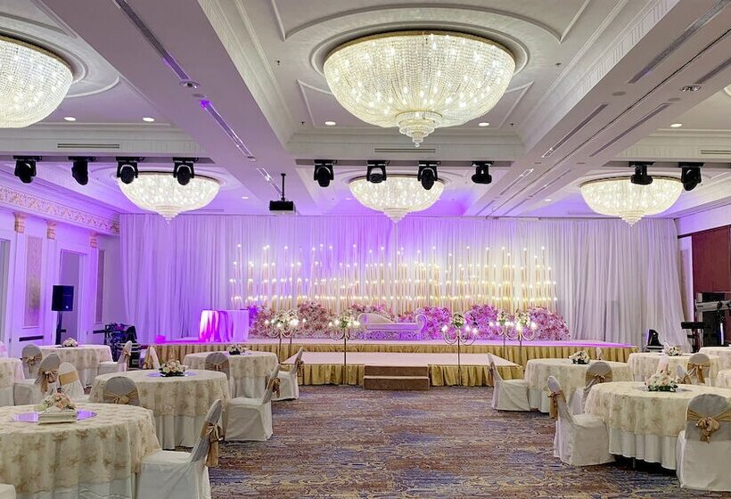هتل Crowne Plaza Jeddah, An Ihg