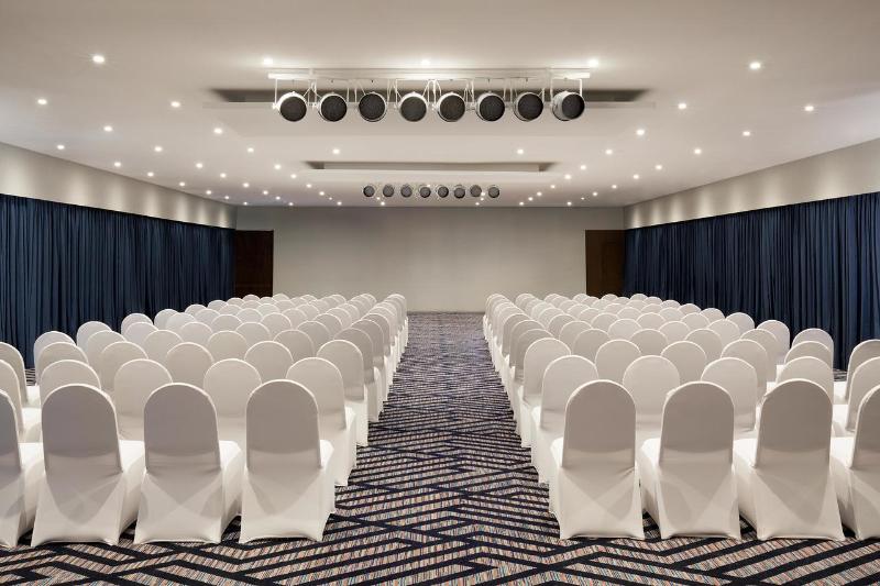 هتل Four Points By Sheraton Dar Es Salaam New Africa