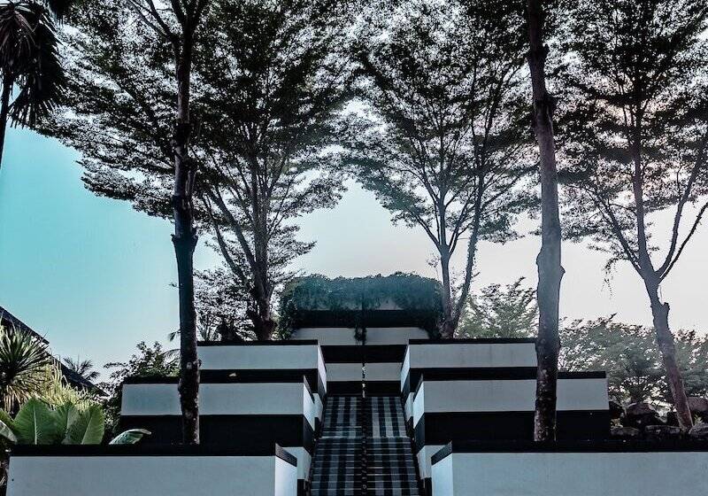 هتل The Slate Phuket