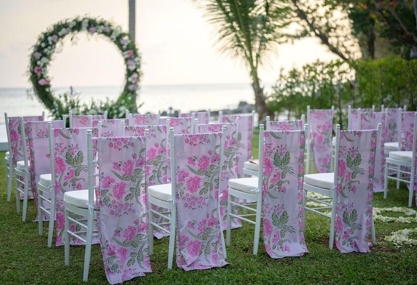 Le Meridien Phuket Beach Resort