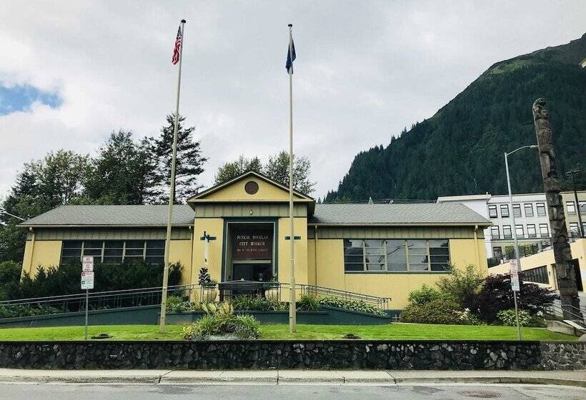 Alaskan Hotel And Bar