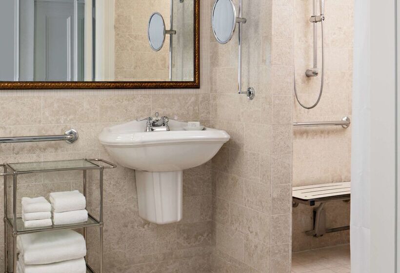 هتل Amway Grand Plazacurio Collection By Hilton