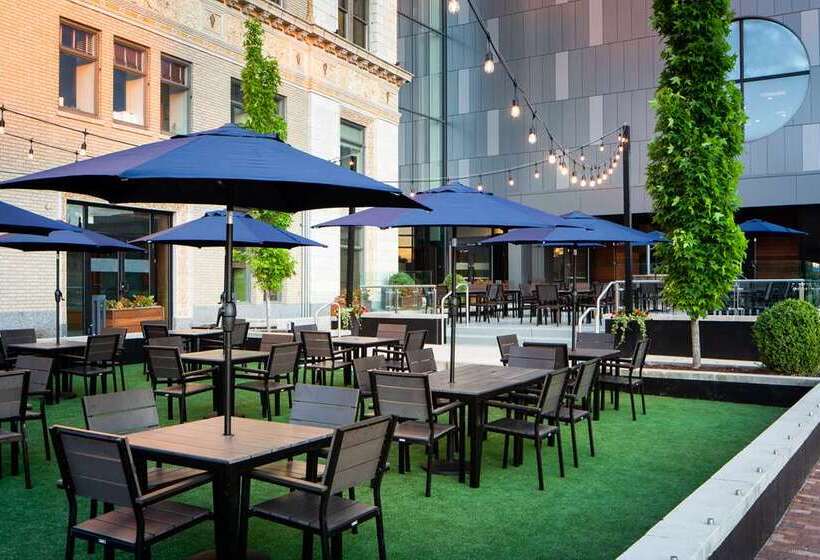 هتل Amway Grand Plazacurio Collection By Hilton