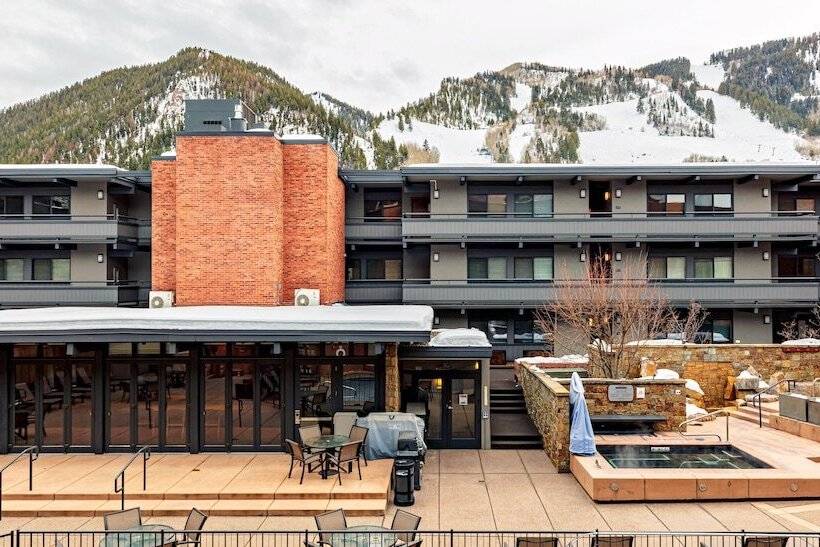 هتل Aspen Square Condominium