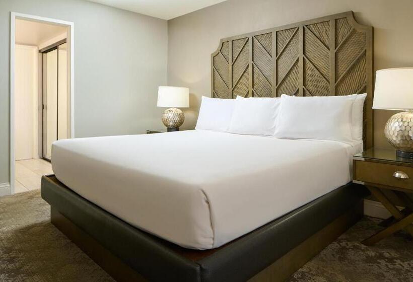 בית מלון כפרי Aston Waikiki Beach Tower