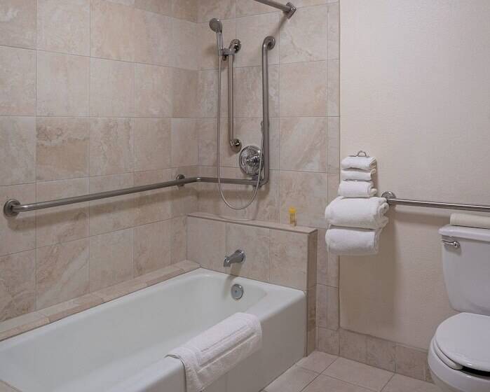 Bay Club Hotel And Marina