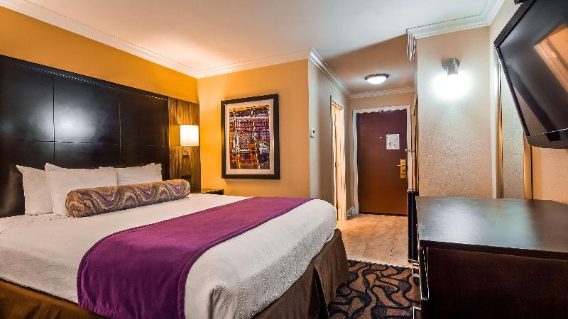 هتل Best Western Plus Airport Plaza