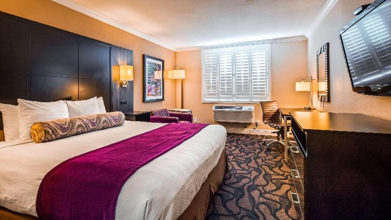בית מלון כפרי Best Western Plus Airport Plaza