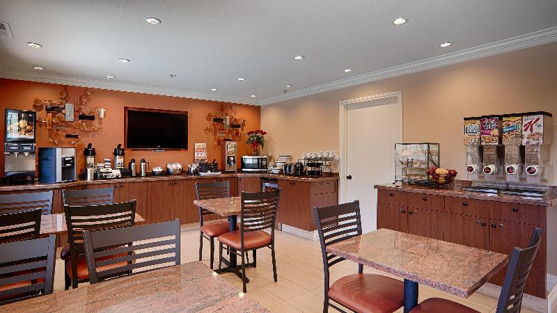 هتل Best Western Plus Airport Plaza