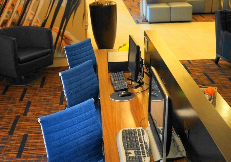 فندق Courtyard By Marriott Baldwin Park