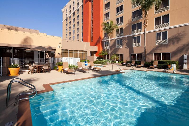 فندق Courtyard By Marriott Baldwin Park