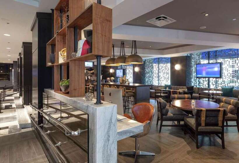 هتل Hilton Boston Back Bay
