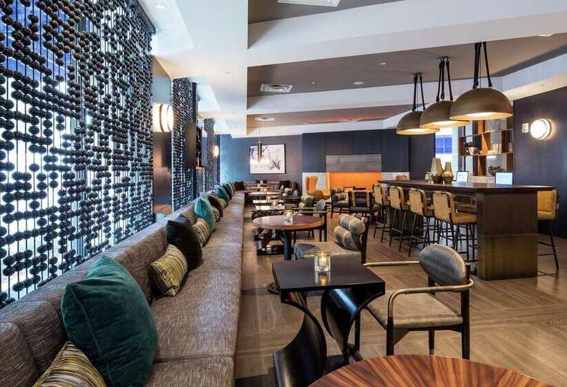 هتل Hilton Boston Back Bay