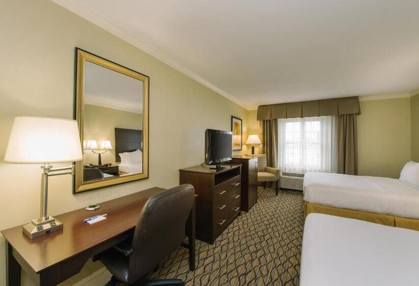 فندق Holiday Inn Express And Suites Merrimack, An Ihg