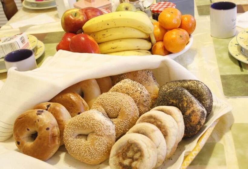 בית מלון כפרי The Coolidge Corner Guest House: A Brookline Bed And Breakfast