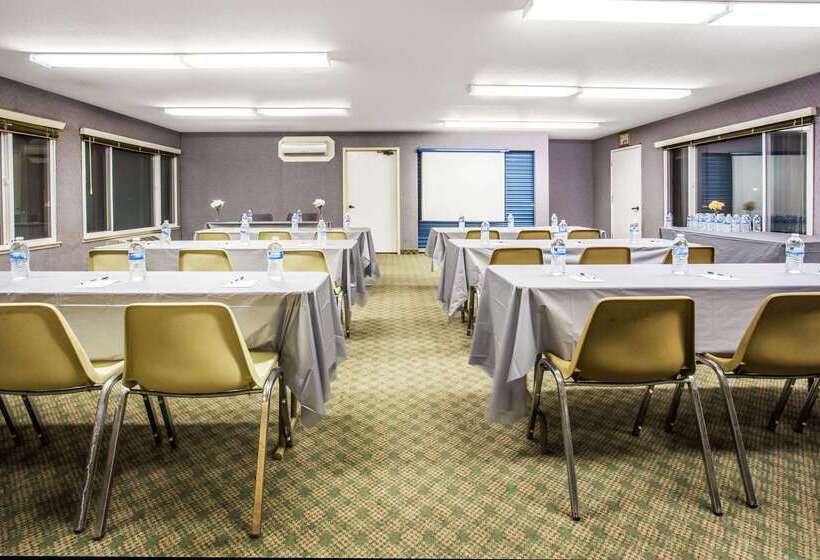 בית מלון כפרי Travelodge By Wyndham Turlock