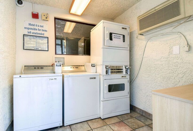 Motel 6pomona, Ca  Los Angeles