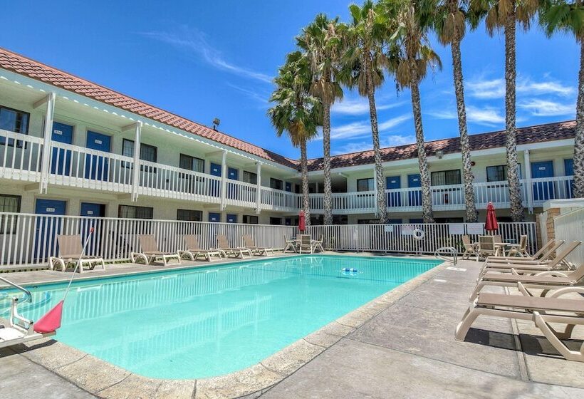 Motel 6pomona, Ca  Los Angeles