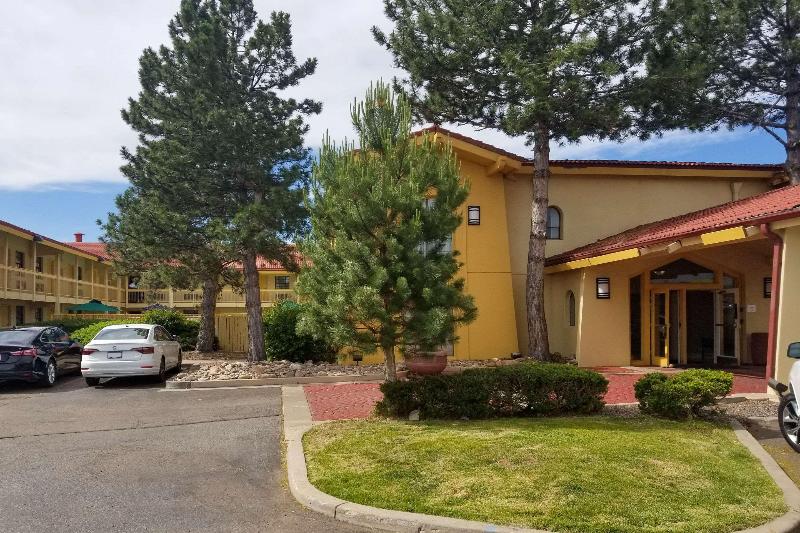 مُتل Clarion Inn