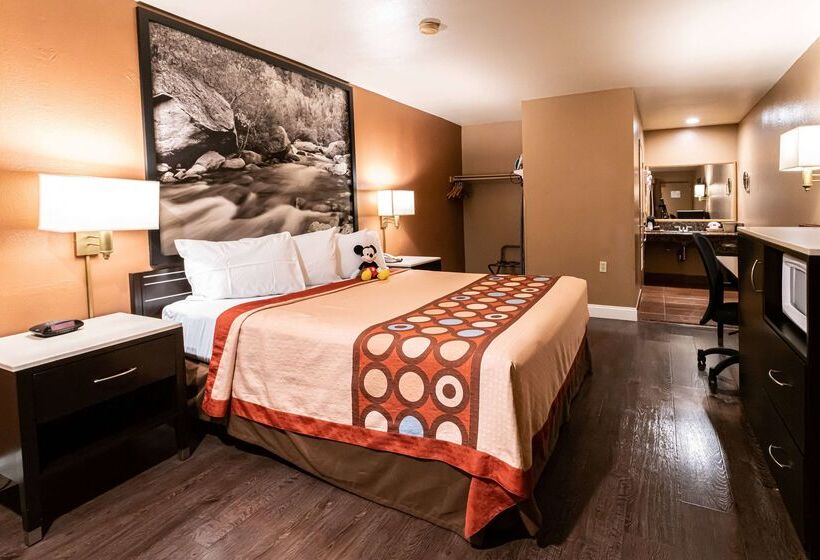Мотель Super 8 By Wyndham Anaheim/disneyland Drive