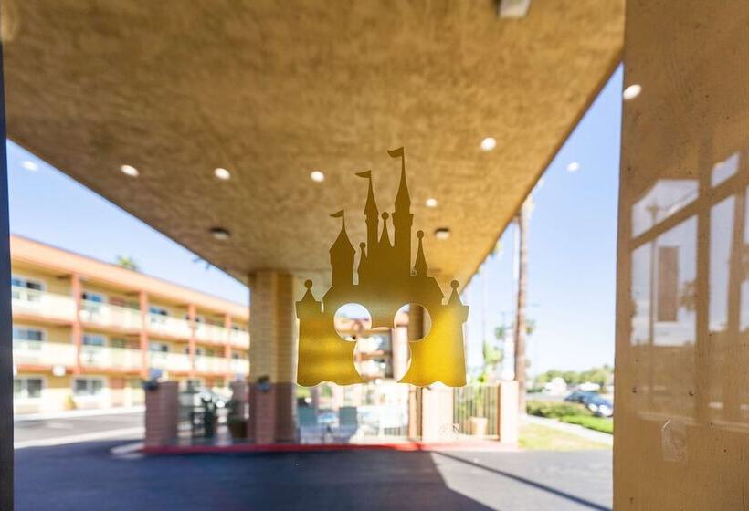 Мотель Super 8 By Wyndham Anaheim/disneyland Drive