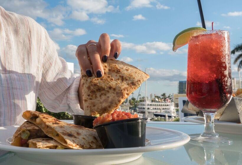 استراحتگاه Bahia Mar Ft. Lauderdale Beach  A Doubletree By Hilton