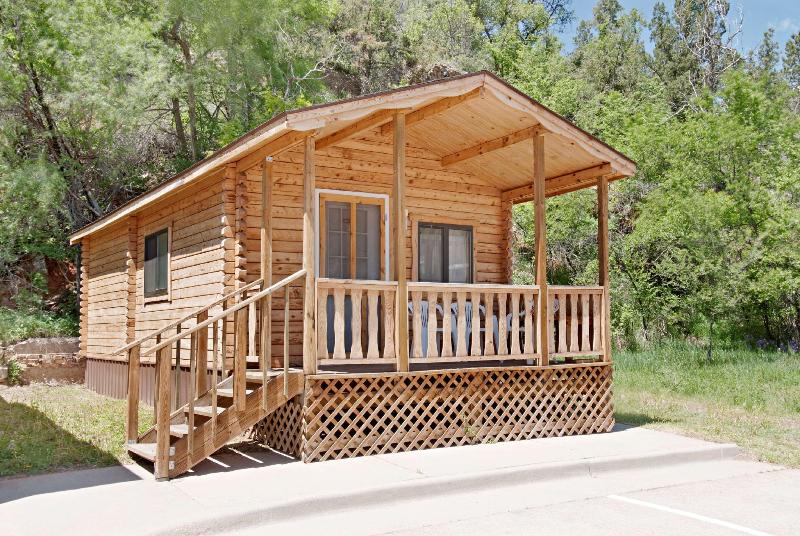 בית מלון כפרי Americas Best Value Inn By The River Hot Springs