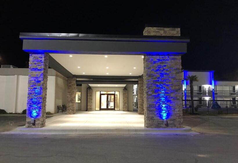 هتل Quality Inn