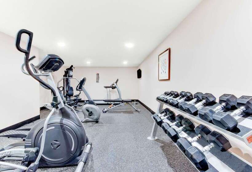 هتل Baymont By Wyndham Midland Airport
