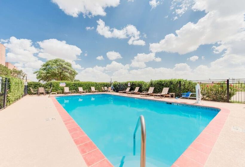 هتل Baymont By Wyndham Midland Airport