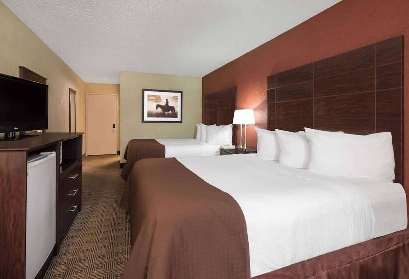 هتل Baymont By Wyndham Midland Airport