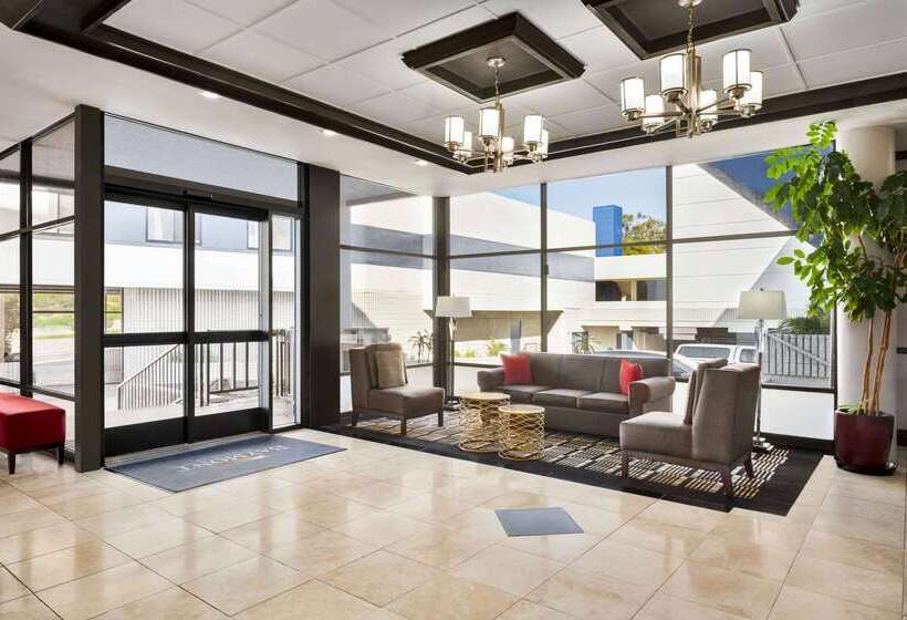 בית מלון כפרי Baymont By Wyndham Monterey Park