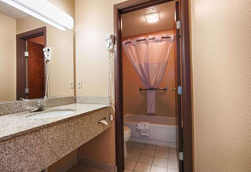 هتل Best Western Bidarka Inn