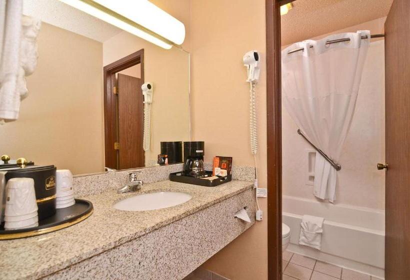 هتل Best Western Bidarka Inn
