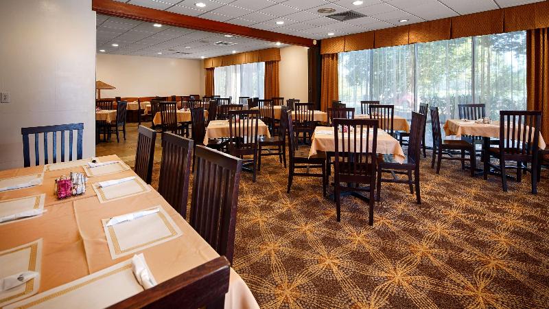 בית מלון כפרי Best Western Crossroads Inn