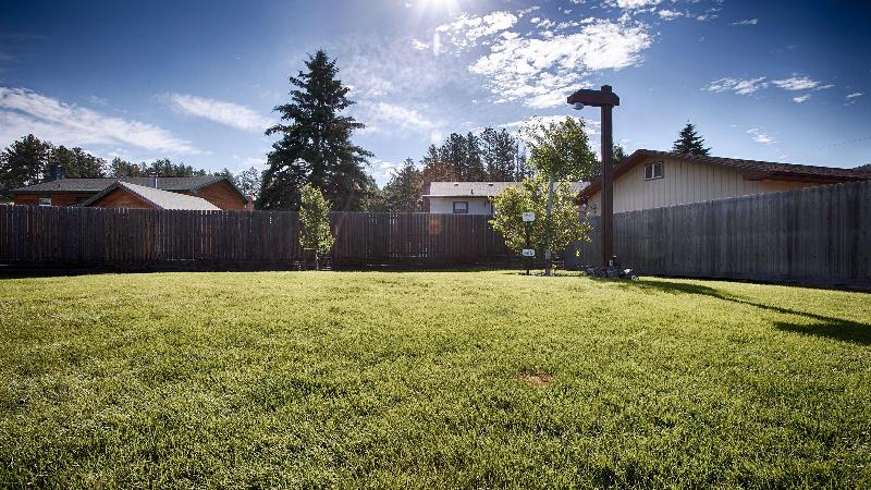 هتل Best Western Golden Spike Inn & Suites