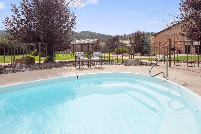 هتل Best Western Golden Spike Inn & Suites