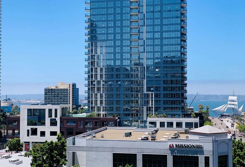 هتل Best Western Plus Bayside Inn